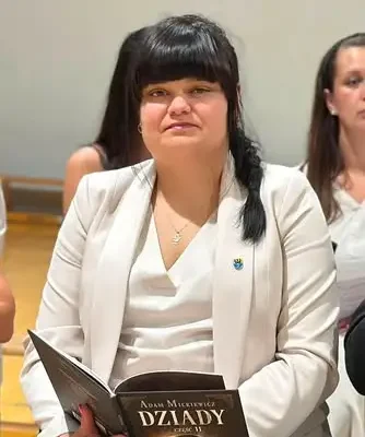 Narodowe Czytanie „Dziadów” w Legnickim Polu – uczniowie i władze gminy razem