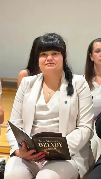 Narodowe Czytanie „Dziadów” w Legnickim Polu – uczniowie i władze gminy razem