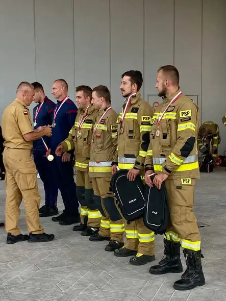 Pomorscy strażacy na podium: brąz w biegu po schodach w Gdańsku