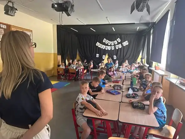 Dzień Kropki w świetlicy: kreatywne zajęcia dla klas 2