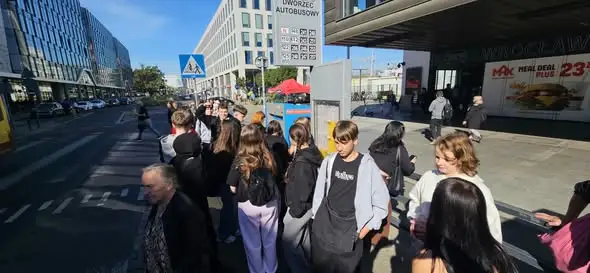 Klasa 1LOb z Chojnowa na wycieczce w parku trampolin GoJump we Wrocławiu