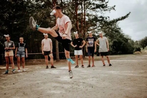 Gra terenowa „Śladami Rudego” w Głuchowicach – młodzież uczyła się współpracy w lesie