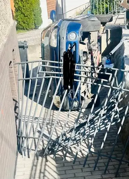Kolizja przy szkole w Tyńcu Legnickim – interweniowały służby