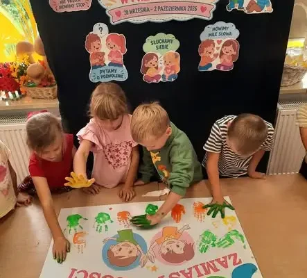 Tydzień budowania relacji w grupie 0 – jak dzieci uczyły się przyjaźni