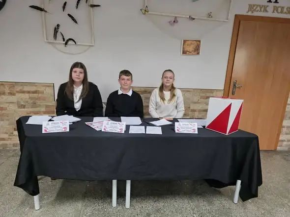 Uczniowie SP2 Prochowice wybrali swoje samorządy – lekcja demokracji w praktyce