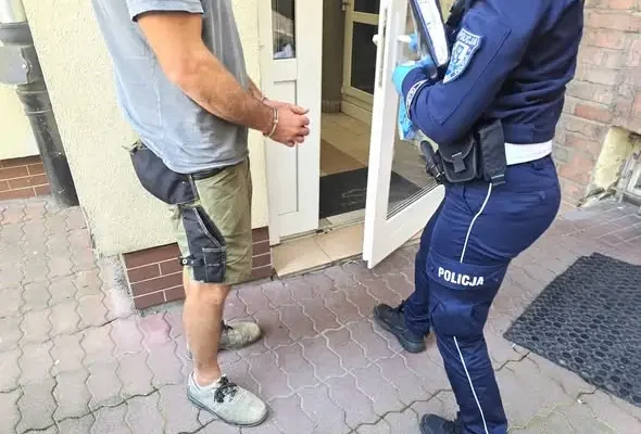 Legnica: Jeden przystanek, wiele zarzutów – 39-latek zatrzymany na Wrocławskiej