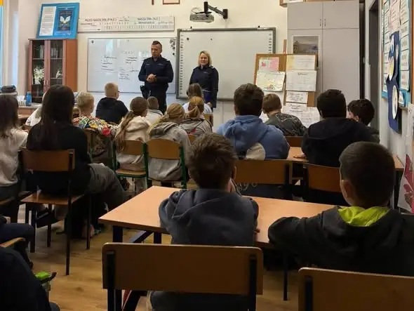 Policjanci z Chojnowa uczą młodzież, jak przeciwdziałać przemocy rówieśniczej