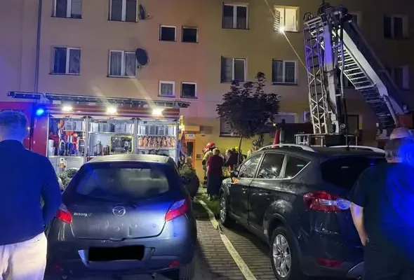 Tragiczny pożar mieszkania w Chojnowie – jedna osoba nie żyje