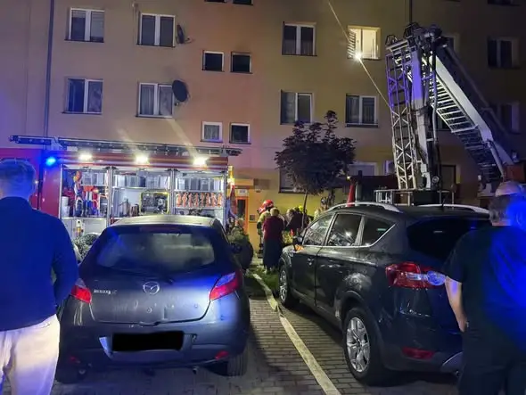 Tragiczny pożar mieszkania w Chojnowie – jedna osoba nie żyje