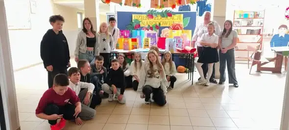 Lapbooki z „Chłopców z Placu Broni” – kreatywna lekcja w klasach 5B i 5C
