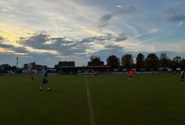 Prochowice: wyjątkowy mecz seniorów z juniorami GKS Prochowiczanka
