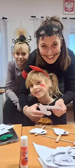 Halloweenowe szaleństwo w świetlicy w Gniewomirowicach