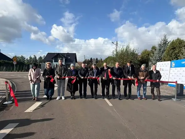 Nowa droga powiatowa połączyła Miłogostowice i Dobrzejów – inwestycja za ponad 7 mln zł