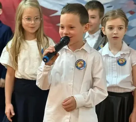 Pierwszoklasiści z Mikołajowic oficjalnie uczniami – uroczyste pasowanie
