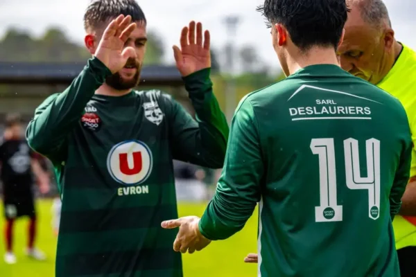 Licytacja koszulki Piotra „Qbear” Kuberskiego na rzecz Jasia i Nikodema
